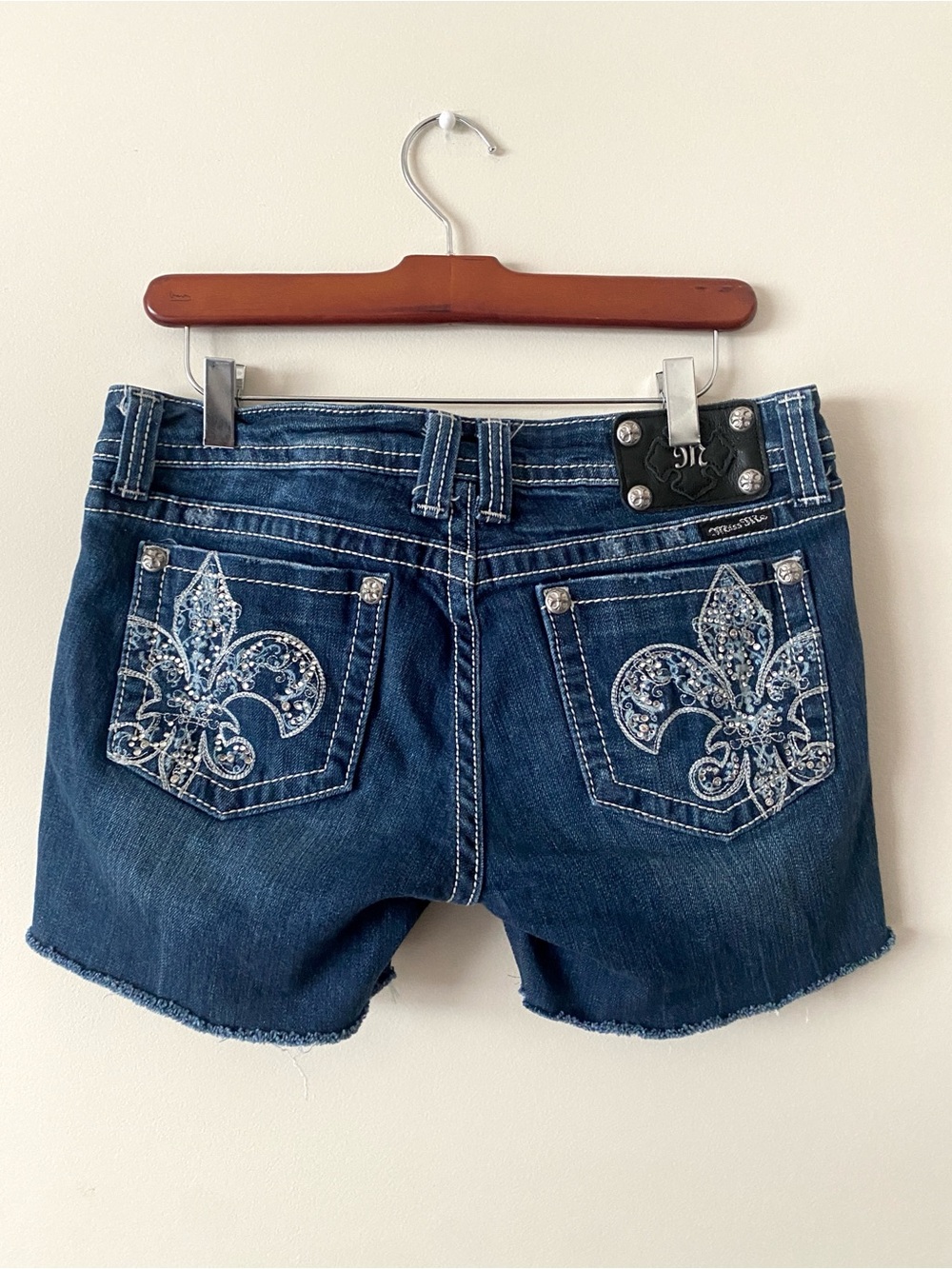 Miss Me Cut Off Jean Shorts Darker Wash Boot Cut Raw Hem Size 30 - Picture 2 of 13